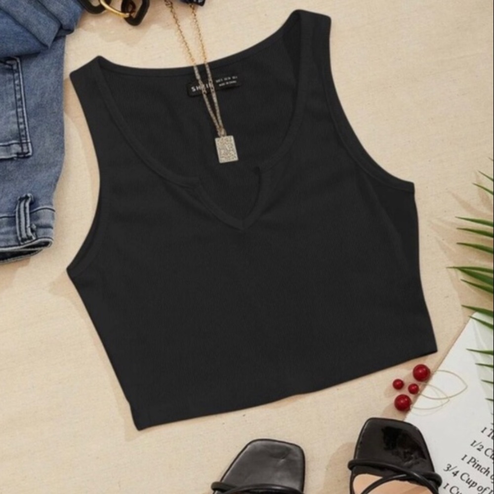 BASIC BLACK CROPPED KNIT TANK TOP